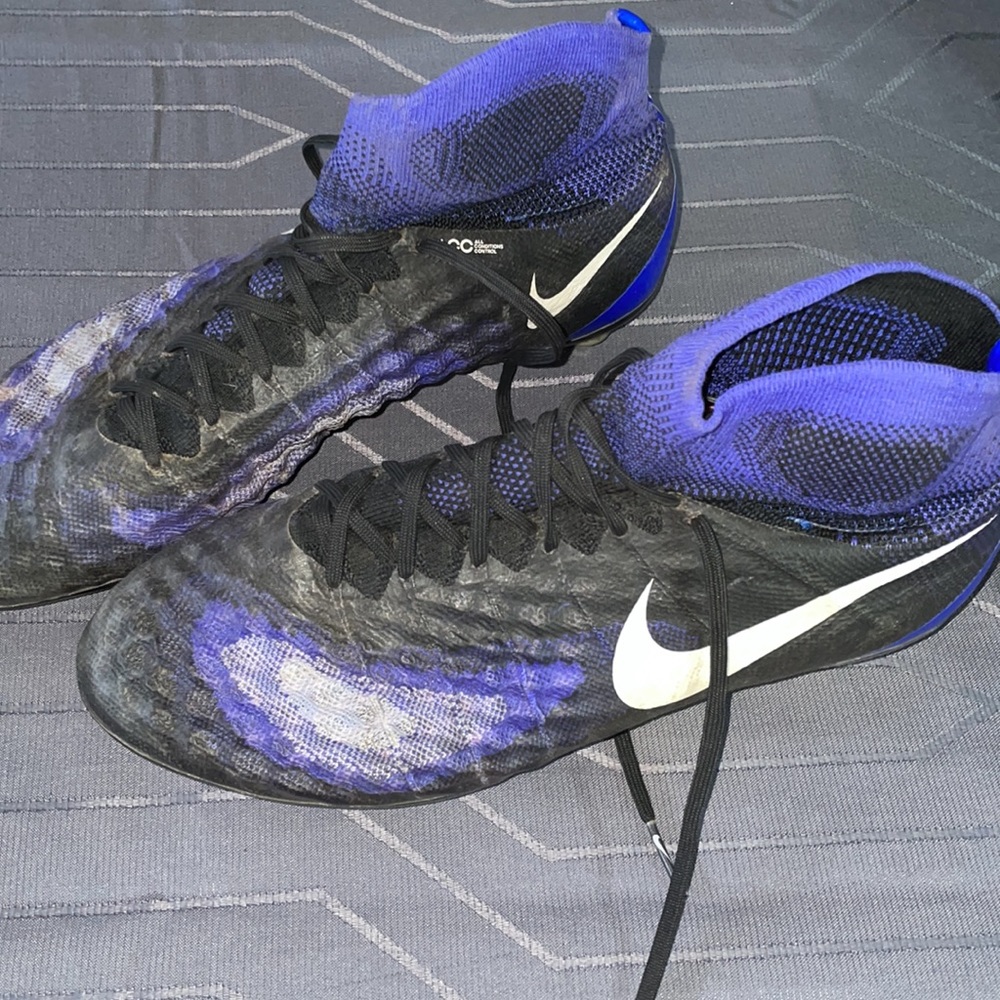 Nike Magistas